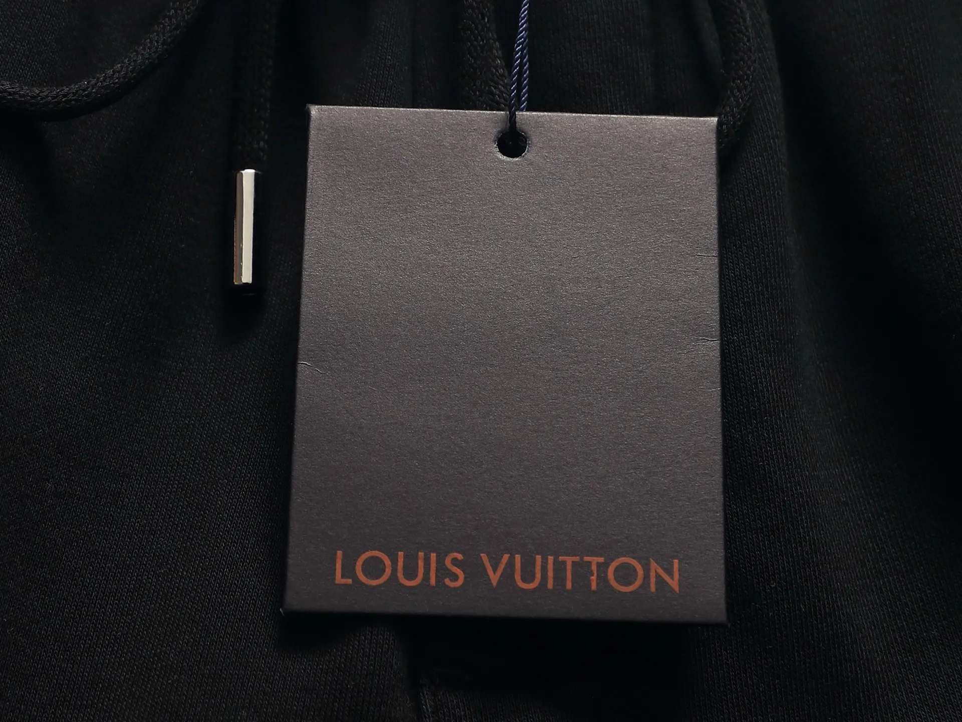 [Higher version] Louis Vuitton/Louis Vuitton 2026SS New Arrival terry shorts, customized fabric using wafer cloth weaving, advanced hand-cut patchwork embroidery technology, tight and three-dimensional version, customized trouser cord hardware with strong texture, smooth, comfortable and Breathable upper body, concave and convex three-dimensional sense, fashionable and casual wear Color: Black White Avocado Color Sizes: S M L XL